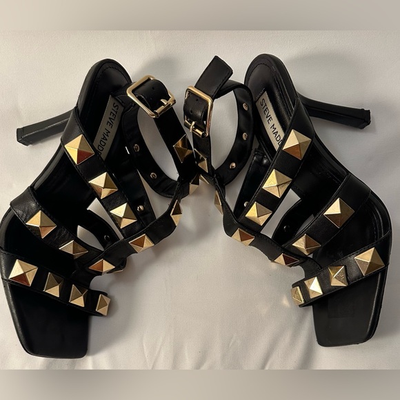 STEVE MADDEN BLACK WITH GOLD STUDS CAPRI SANDLE HEEL, SIZE 7 - Picture 3 of 10